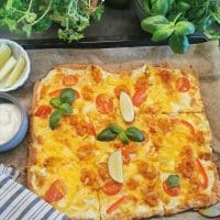 Keto pizza med karrimarinerte reker