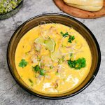 Rød curry fiskesuppe