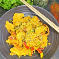 Lavkarbo stekt kylling i oransje blomkålris