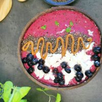 Lavkarbo smoothie bowl med cottage cheese og blåbær