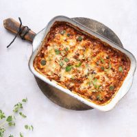 Lavkarbo tomatisert fiskegrateng med selleriris. Foto, Aina Sjo.