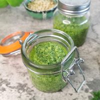 Lavkarbo pesto med persille og basilikum
