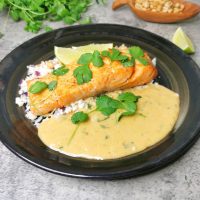 Laks med peanøttsaus