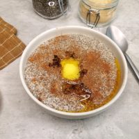 Lavkarbo nøttegrøt med chiafrø