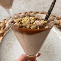 Lavkarbo sjokolademousse med valnøtter