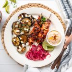 Lavkarbo kyllingkebab med grillet squash og aubergine