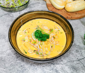 Lavkarbo rød curry fiskesuppe